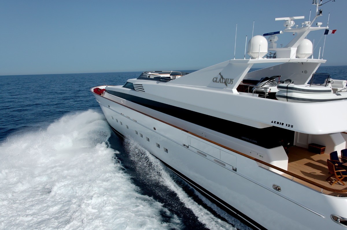 GLADIUS Yacht Charter Details, Cantieri di Pisa | CHARTERWORLD Luxury 